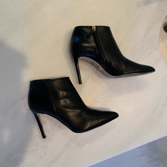 Gucci  Leather Bootie approx 3 1/4 in. heel. - Picture 2 of 8